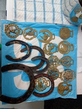 Collection of Horse Shoes & Horse Brasses Scottish Thistle, Tudor Rose etc 