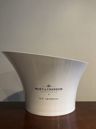 Moet chandon champagne - &,