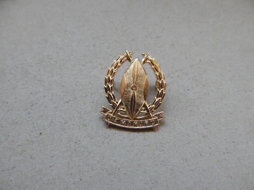 Kenya pay corps cap badge - pay, ww