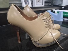 Dr Martens Airwair Rare Cream