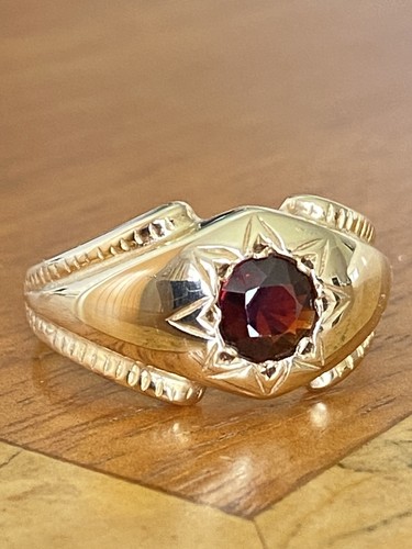Gents 9ct gold garnet - gents,