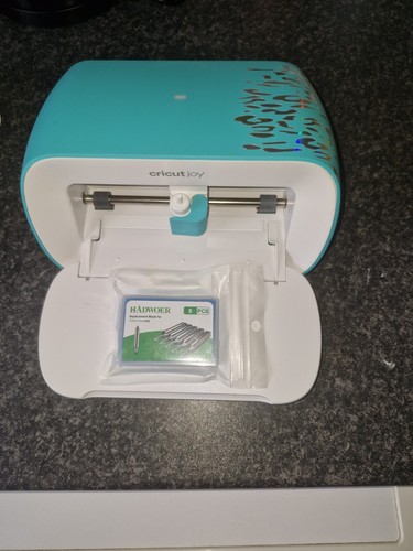 Cricut joy machine and spare - machine,
