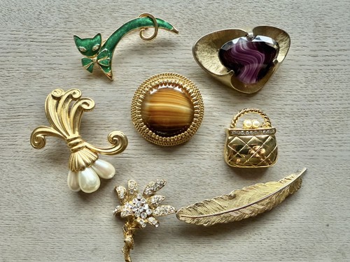 Job lot vintage brooches 7 - lot,