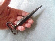 ANTIQUE GARDEN LINE STAKE