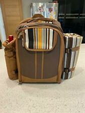 Family 4 person picnic