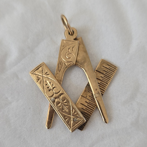 Large masonic 9ct gold folding