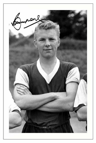 Bobby moore west ham united - moore,