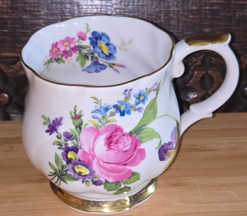 Queen tea cup - fine, bone