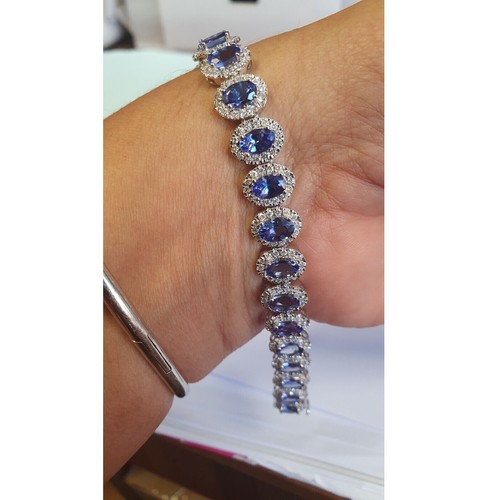 Oval tanzanite and - 19.25,