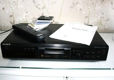 Sony MDS-JE330 Mini Disc Player + 6 minidiscs/remote control and manual