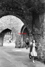 PHOTO  1964 TENBY PEMBROKESHIRE FIVE ARCHES LOOKING OUT OF THE OLD TOWN THROUGH