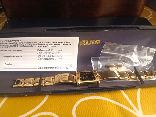 Avia 2000 quartz women gold - avia,