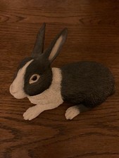 Country Artists Black and White Rabbit Lying Natural World (03366)