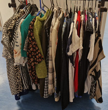 30 WOMEN'S TOPS mixed sizes