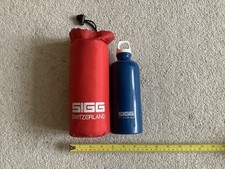 SIGG 0.6L Blue Water Bottle & Insulating Cover
