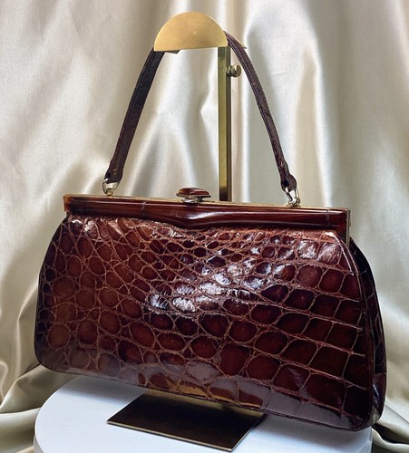 Beautiful vintage asian chee - a,