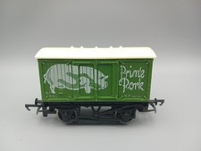 Hornby OO Gauge Prime Pork 12T