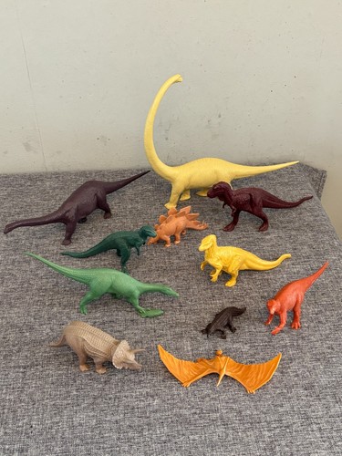 11x invicta dinosaur figures - 11x,
