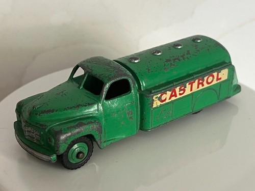 Dinky toys green studebaker - toys,
