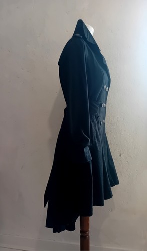 Black asymmetrical tailed - asymmetrical,
