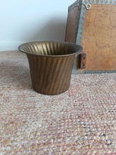 Vintage Brass Wavy Swirl Plant