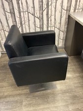 Hairdressers salon black hydraulic styling chairs used in good condition