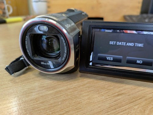Panasonic v720m full hd - full,