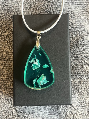 Green sparkly resin pendant - sparkly,
