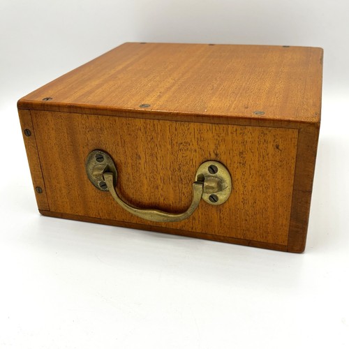 Vintage wooden carrying case - carrying,