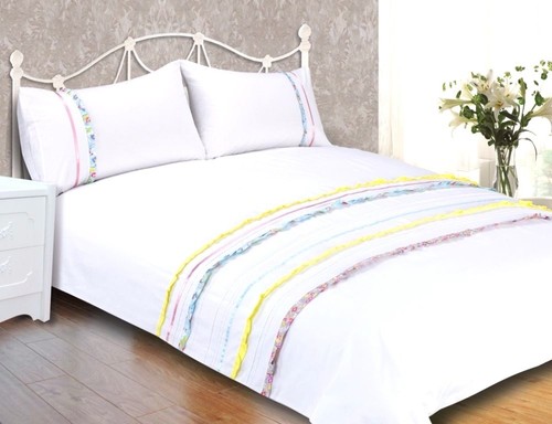 Floral white ruffle quilt - white,