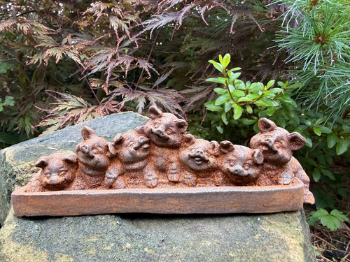 Cast iron rusty piglet - cast, set