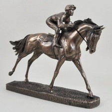 The Favourite Horse Racing Figurine (David Geenty)