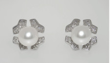 18K White Gold Pearl and