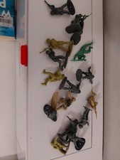 VINTAGE BOYS TOYS ACTION FIGURES ARMY TOYS SOLDIERS GREAT JOB LOT SOME RARER