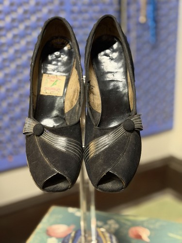 Vintage 1930s black - 1930s, peep