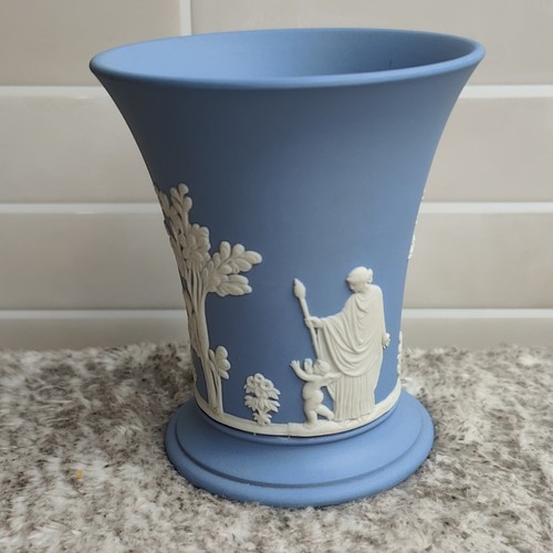 Wedgwood blue white - &,