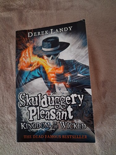 Skullduggery pleasant kingdom - skullduggery,