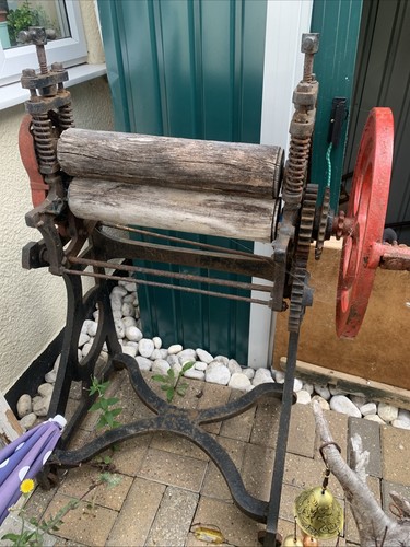 Lovely old mangle - lovely,