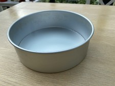 Silverwood 9 X 3 inch round cake tin with loose base
