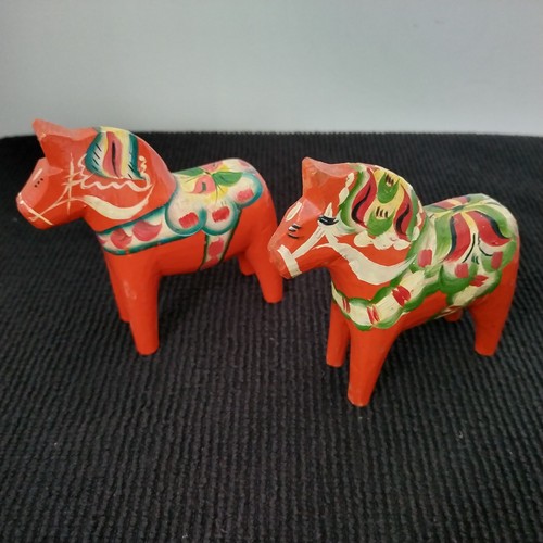 Vintage red dala horses - red,