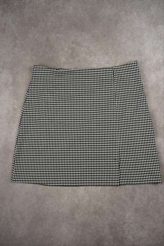 Woman black white - tu,