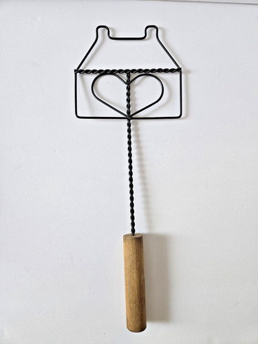 Vtg wire rug beater heart - rug,