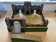 1950'S TRAING WOODEN FORT -