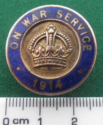 War service lapel badge - on,