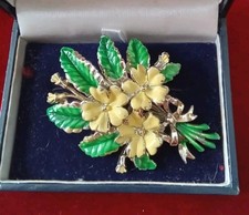 Vintage Exquisite Primrose Flower Series Enamel Signed Brooch Pin 