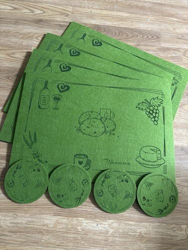 Set green felt placemats - 4,