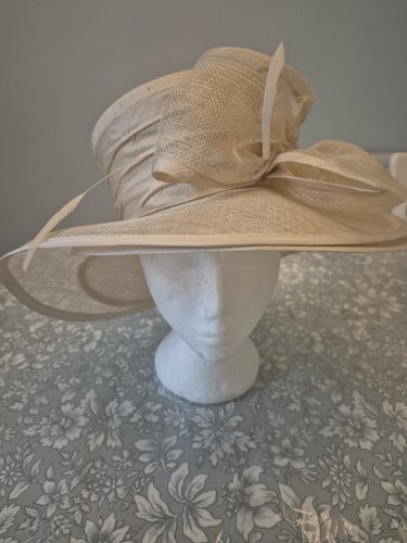 Elegant wedding hat - , in