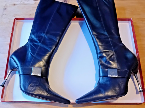 Red dead women high - or,