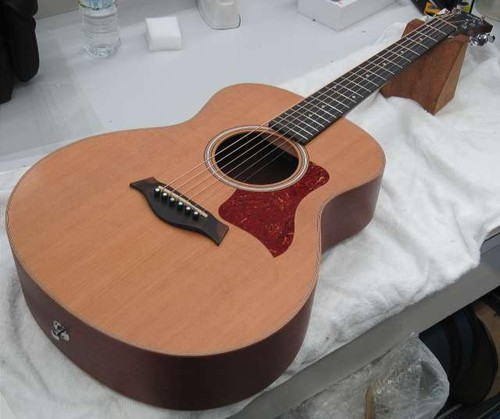 Taylor mini acoustic - taylor,