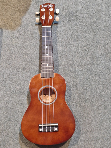 Ukulele pacific soprano - ukulele,